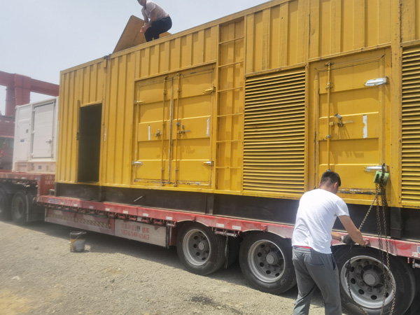威县除了负载情况和发动机维护，还有哪些因素会影响 200kw 柴油发电机的油耗？