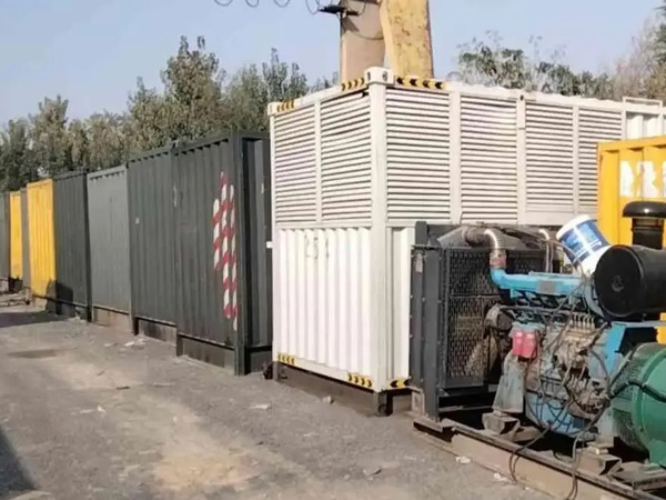 威县200KW柴油发电机机组每小时油耗是多少？